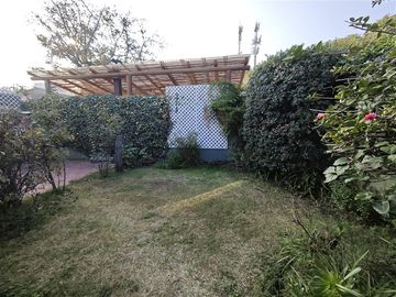 Casa en Venta en Preciosa casa en pasaje cerrado Av Macul / Los Plátanos Próxima Estación De Metro
