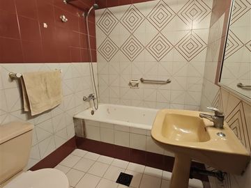 Casa en Venta en Preciosa casa en pasaje cerrado Av Macul / Los Plátanos Próxima Estación De Metro
