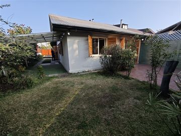 Casa en Venta en Preciosa casa en pasaje cerrado Av Macul / Los Plátanos Próxima Estación De Metro
