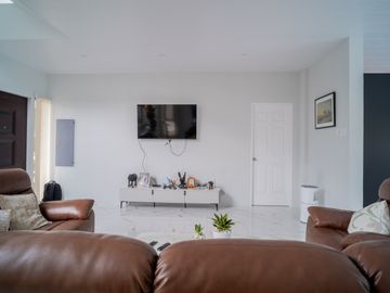FOR SALE: Elegant 4-Bedroom Home in The Orchard Golf and Country Club, Dasmariñas