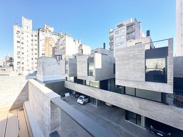 Casa de 2 dormitorios en Venta en Centro, Rosario, amueblada jardin y pileta
