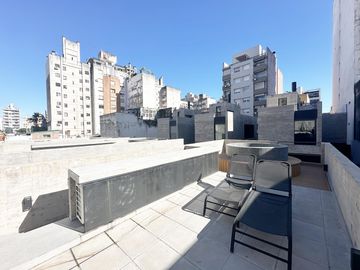 Casa de 2 dormitorios en Venta en Centro, Rosario, amueblada jardin y pileta