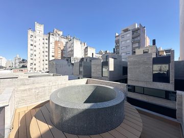 Casa de 2 dormitorios en Venta en Centro, Rosario, amueblada jardin y pileta