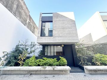 Casa de 2 dormitorios en Venta en Centro, Rosario, amueblada jardin y pileta