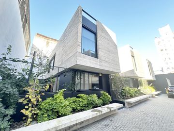 Casa de 2 dormitorios en Venta en Centro, Rosario, amueblada jardin y pileta