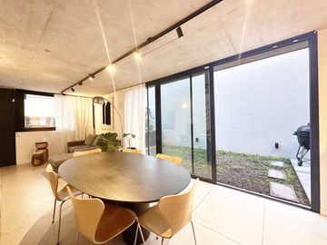 Casa de 2 dormitorios en Venta en Centro, Rosario, amueblada jardin y pileta