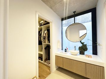 Casa de 2 dormitorios en Venta en Centro, Rosario, amueblada jardin y pileta