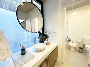 Casa de 2 dormitorios en Venta en Centro, Rosario, amueblada jardin y pileta