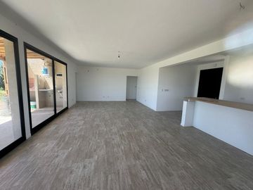 Espectacular casa en Área 8, Barrio San Sebastián.