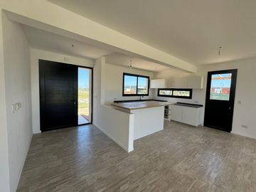 Espectacular casa en Área 8, Barrio San Sebastián.