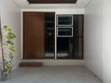 Modern 3-Bedroom Townhouse with Roof Deck For Sale in Doña Aurora Quezon City