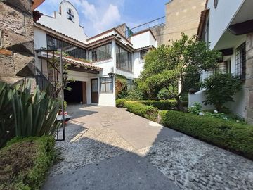 CASA  COLONIAL EN VENTA/RENTA EN EL CENTRO DE  COYOACAN
