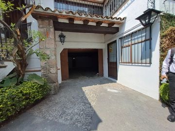 CASA  COLONIAL EN VENTA/RENTA EN EL CENTRO DE  COYOACAN