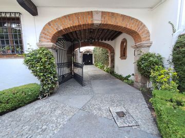 CASA  COLONIAL EN VENTA/RENTA EN EL CENTRO DE  COYOACAN