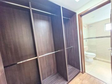 Casa Venta con terreno excedente en esquina en Bosque de las Fuentes Calimaya a 10 min de Galerías Metepec