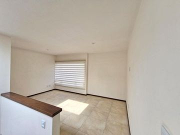 Casa Venta con terreno excedente en esquina en Bosque de las Fuentes Calimaya a 10 min de Galerías Metepec