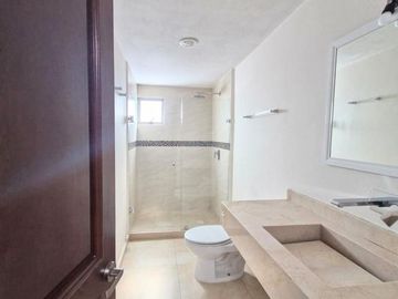 Casa Venta con terreno excedente en esquina en Bosque de las Fuentes Calimaya a 10 min de Galerías Metepec