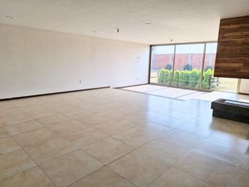 Casa Venta con terreno excedente en esquina en Bosque de las Fuentes Calimaya a 10 min de Galerías Metepec