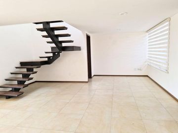 Casa Venta con terreno excedente en esquina en Bosque de las Fuentes Calimaya a 10 min de Galerías Metepec