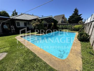 Casa en Venta en Amplia Casa de 3D-3B + Piscina en Quilamapu