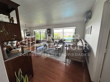 Casa en Venta en Amplia Casa de 3D-3B + Piscina en Quilamapu