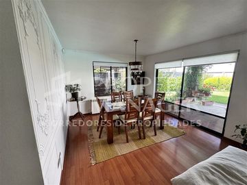 Casa en Venta en Amplia Casa de 3D-3B + Piscina en Quilamapu