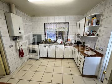 Casa en Venta en Amplia Casa de 3D-3B + Piscina en Quilamapu