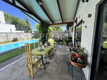 Casa en Venta en Amplia Casa de 3D-3B + Piscina en Quilamapu
