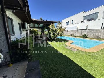 Casa en Venta en Amplia Casa de 3D-3B + Piscina en Quilamapu