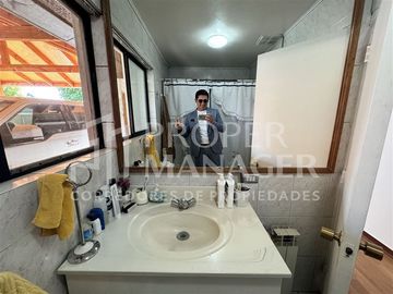 Casa en Venta en Amplia Casa de 3D-3B + Piscina en Quilamapu