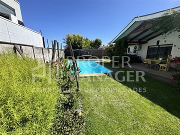 Casa en Venta en Amplia Casa de 3D-3B + Piscina en Quilamapu