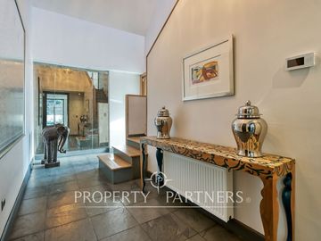 Casa Remodelada con Diseño Moderno, Terminaciones Premium y Distribución Funcional
