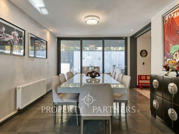 Casa Remodelada con Diseño Moderno, Terminaciones Premium y Distribución Funcional