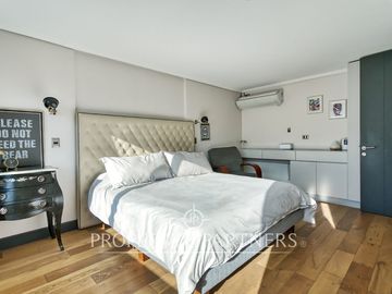 Casa Remodelada con Diseño Moderno, Terminaciones Premium y Distribución Funcional