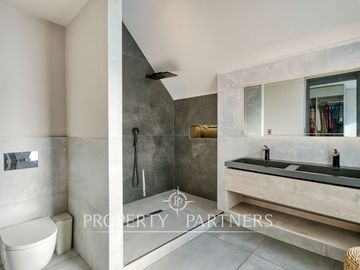 Casa Remodelada con Diseño Moderno, Terminaciones Premium y Distribución Funcional