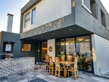 Casa Remodelada con Diseño Moderno, Terminaciones Premium y Distribución Funcional