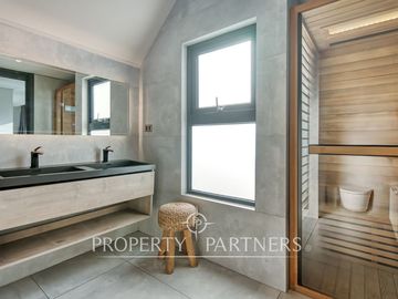 Casa Remodelada con Diseño Moderno, Terminaciones Premium y Distribución Funcional