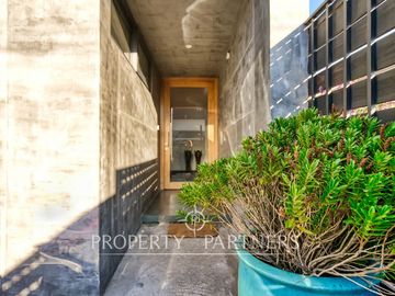 Casa Remodelada con Diseño Moderno, Terminaciones Premium y Distribución Funcional