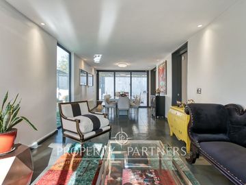 Casa Remodelada con Diseño Moderno, Terminaciones Premium y Distribución Funcional