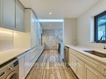 Casa Remodelada con Diseño Moderno, Terminaciones Premium y Distribución Funcional