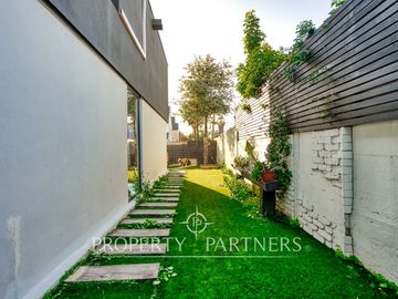 Casa Remodelada con Diseño Moderno, Terminaciones Premium y Distribución Funcional