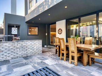 Casa Remodelada con Diseño Moderno, Terminaciones Premium y Distribución Funcional