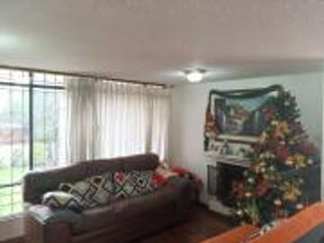 CASA EN VENTA EN CONJUNTO ATRÁS DE LA ESTACIÓN RIO COCA