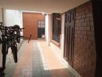 CASA EN VENTA EN CONJUNTO ATRÁS DE LA ESTACIÓN RIO COCA