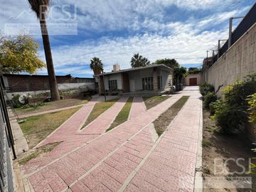 Casa en  Av. Libertador casi circunvalación - Santa Lucía - San Juan