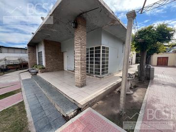 Casa en  Av. Libertador casi circunvalación - Santa Lucía - San Juan