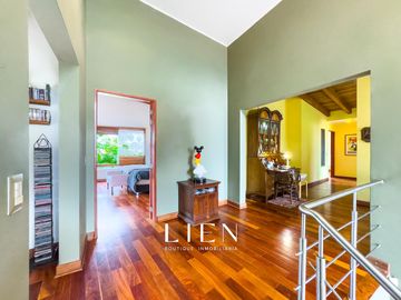 Casa con Piscina, Jardín y Chimenea en La Encantada de Villa - 973 m² de Terreno