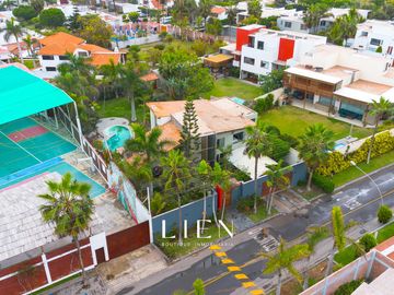 Casa con Piscina, Jardín y Chimenea en La Encantada de Villa - 973 m² de Terreno