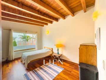 Casa con Piscina, Jardín y Chimenea en La Encantada de Villa - 973 m² de Terreno
