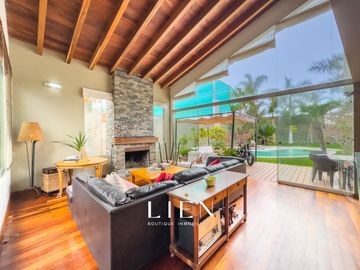 Casa con Piscina, Jardín y Chimenea en La Encantada de Villa - 973 m² de Terreno